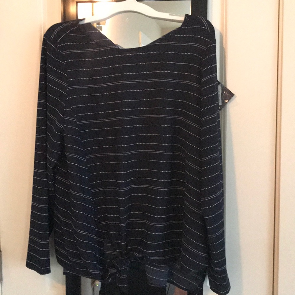 Ava and Viv NWT Navy front tie blouse 1x